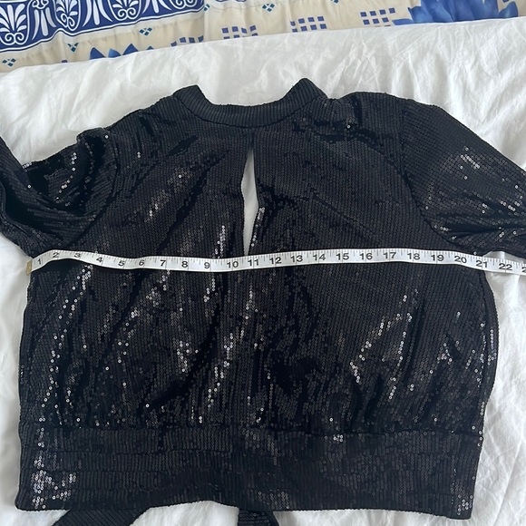 ✨2for15✨ Dynamite open back sequins tie back crop top - Picture 9 of 11